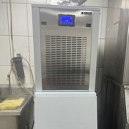 300公斤雪花制冰機交付鄭州某三文魚刺身店